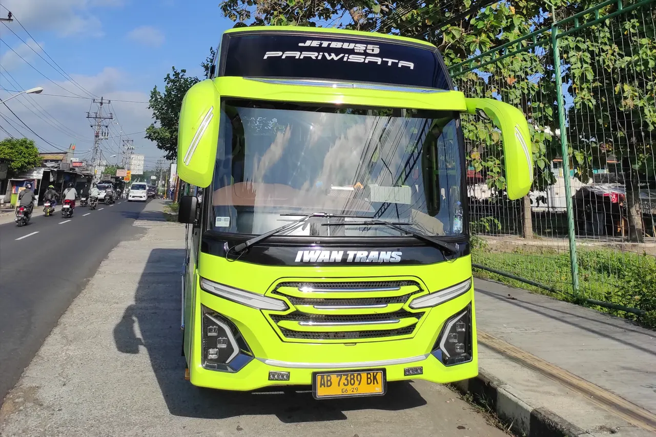 Bus-Medium-MHD-31-Seat JB5